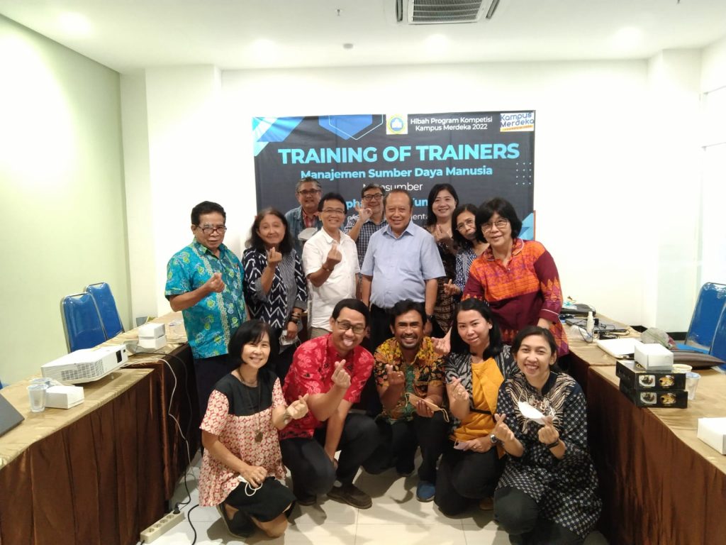 TRAINING OF TRAINERS PRODI MANAJEMEN UKDC